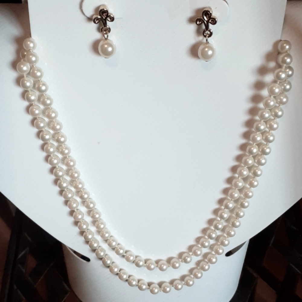 Elegant Pearl Necklace Set